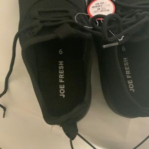 Joe Fresh tennis shoes size 9 black
